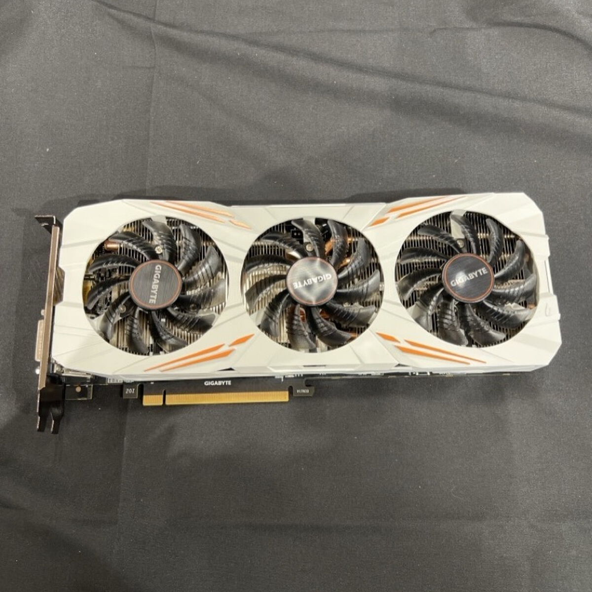 中古 GIGABYTE GV-N108TGAMING OC-11GD(GTX1080Ti GDRX5) 133969