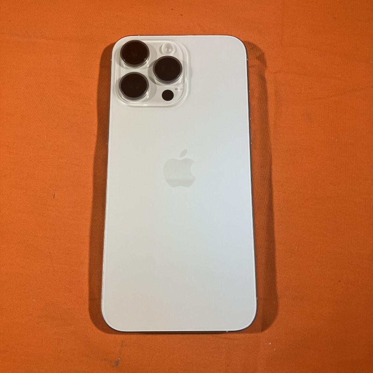 中古 【docomo版SIMフリー】Apple iPhone15 Pro Max 512GB ホワイトチタニウム MU6V3J/A 161268